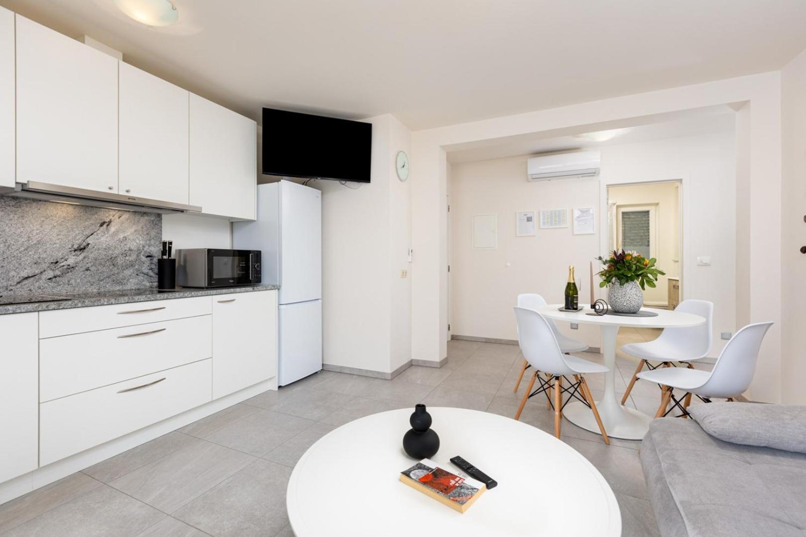 Apartments Pivas Malinska Eksteriør billede